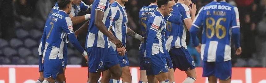 强得可怕！夺冠热门踢疯了，狂揽11连胜+赛季不败，高居榜首