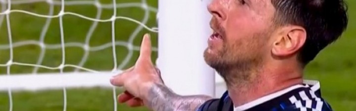 世界杯参赛阵容-在阿根廷主场收获进球，梅西破门后面向球迷看台庆祝